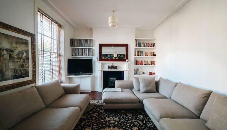 Photo 1 - Stylish 2 Bedroom Flat in Camden Town