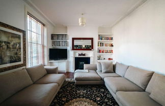 Photo 1 - Stylish 2 Bedroom Flat in Camden Town