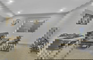 Foto 1 - 1br Logan Circle Furnished Apartment 1 Bedroom Apts by RedAwning