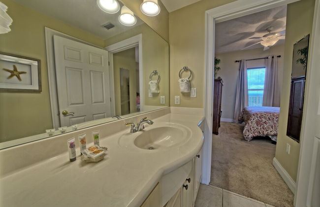 Luxurious High-Rise Condo with Direct Beach Access & Beachside Pool - Unit 2105 by RedAwning - Foto 22