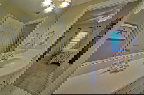 Foto 22 - Luxurious High-Rise Condo with Direct Beach Access & Beachside Pool - Unit 2105 by RedAwning