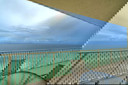 Foto 32 - Luxurious High-Rise Condo with Direct Beach Access & Beachside Pool - Unit 2105 by RedAwning