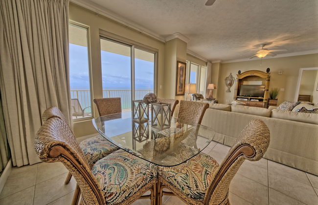 Luxurious High-Rise Condo with Direct Beach Access & Beachside Pool - Unit 2105 by RedAwning - Foto 25