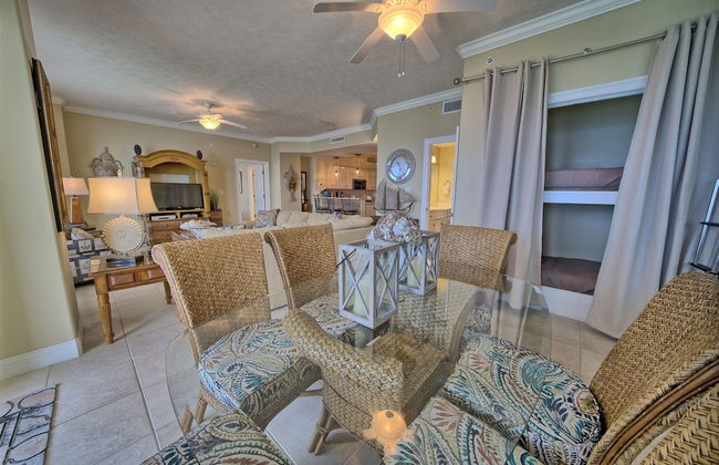 Luxurious High-Rise Condo with Direct Beach Access & Beachside Pool - Unit 2105 by RedAwning - Foto 19