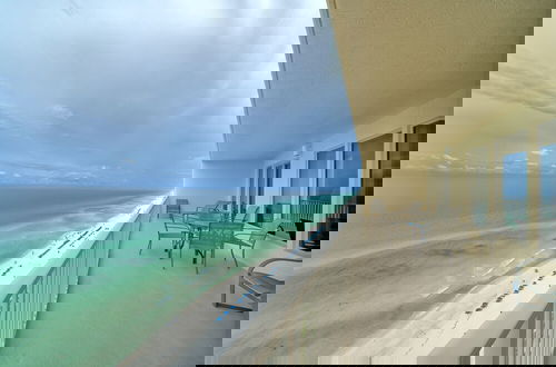 Foto 34 - Luxurious High-Rise Condo with Direct Beach Access & Beachside Pool - Unit 2105 by RedAwning