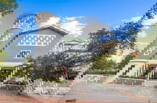 Foto 42 - Newly Designed Custom Seaside Home with 6 Bedrooms + Next to Adult Pool/Fitness Center 6 Home by RedAwning