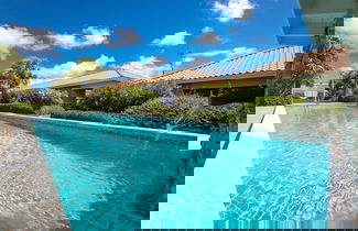 Foto 2 - Charming 2BR Apt With Tropical Garden Pool