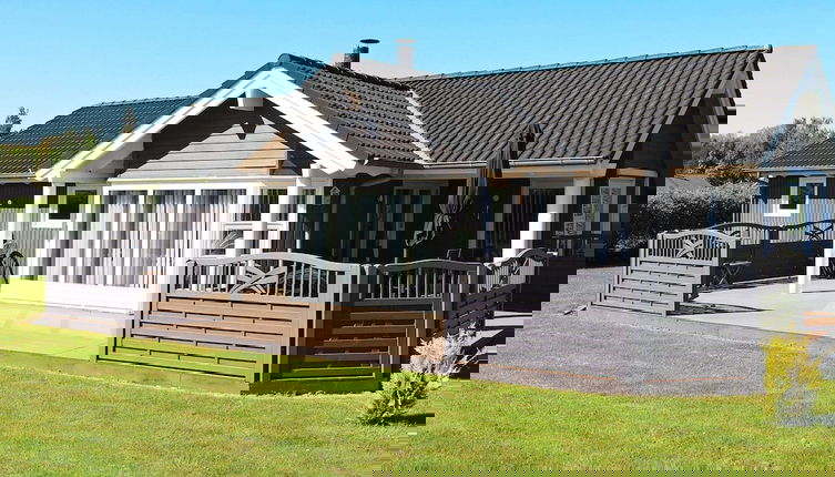 Foto 1 - 6 Person Holiday Home in Vaeggerlose