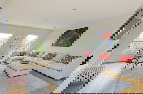 Foto 15 - Spacious 3-bedroom Apartment in Earls Court