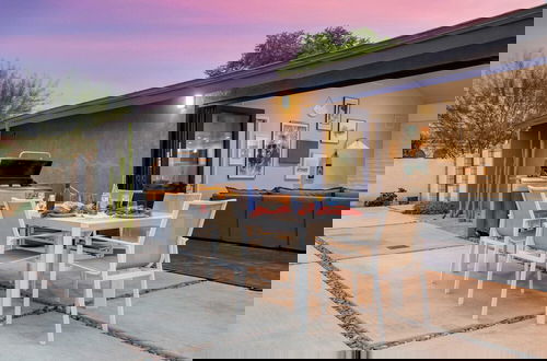 Foto 5 - Quinta Green by Avantstay Modern Home w/ Pool, Spa & Golf Course!