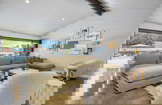 Foto 2 - Quinta Green by Avantstay Modern Home w/ Pool, Spa & Golf Course!