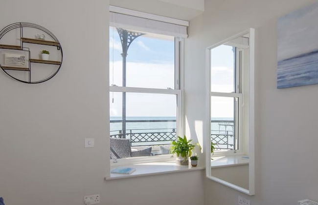 Panoramic sea Views in Beachfront apt w Balcony - Foto 1