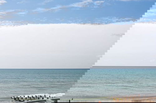 Foto 17 - Panoramic sea Views in Beachfront apt w Balcony