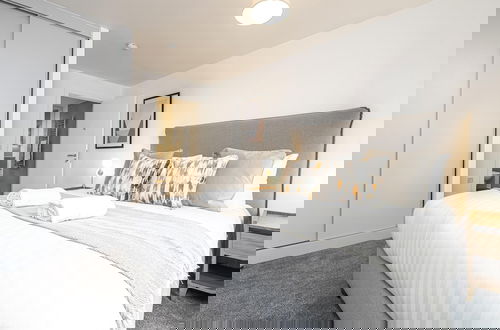 Photo 13 - Amazing Flat With Community Hub