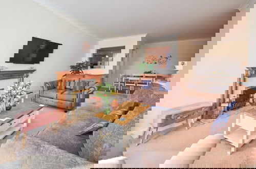 Photo 9 - Host Stay Hide Hill Apartment B