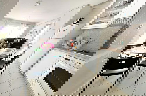 Foto 9 - Modern Apartment Only 900m From Famous Venus Beach
