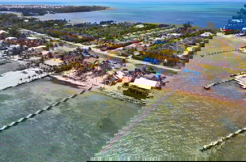 Foto 42 - Luxury Beachfront Home With Pool In Islamorada 3 Bedroom Home by RedAwning