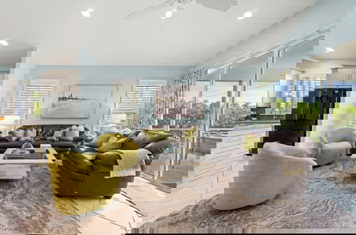 Foto 16 - Neapolitan - Newly Renovated 3-BR Luxury Home with Private Pool. Enjoy a Fully Equipped Kitchen and Free Wi-Fi