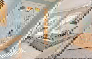 Foto 2 - Neapolitan - Newly Renovated 3-BR Luxury Home with Private Pool. Enjoy a Fully Equipped Kitchen and Free Wi-Fi
