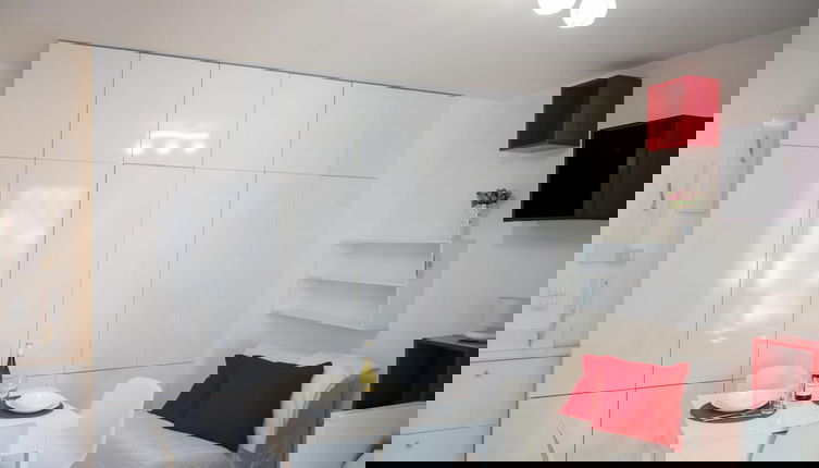 Photo 1 - Colorful Studio With Balcony - Free Parking