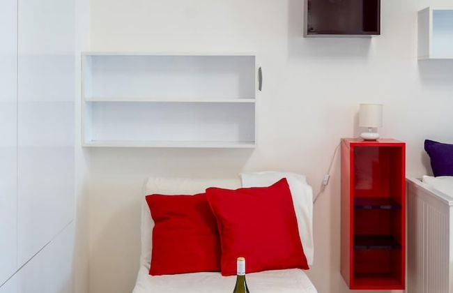 Colorful Studio With Balcony - Free Parking - Foto 12