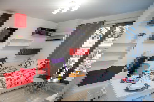 Photo 9 - Colorful Studio With Balcony - Free Parking
