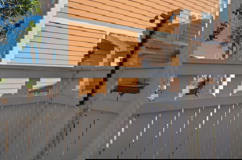 Foto 44 - Steps to the Beach + Private Pool & Free Beach Set Up