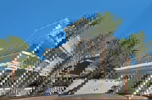 Foto 55 - Steps to the Beach + Private Pool & Free Beach Set Up