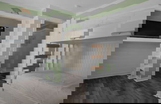 Foto 3 - Steps to the Beach + Private Pool & Free Beach Set Up
