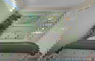 Foto 2 - Steps to the Beach + Private Pool & Free Beach Set Up