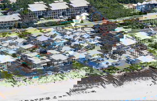 Foto 1 - Steps to the Beach + Private Pool & Free Beach Set Up