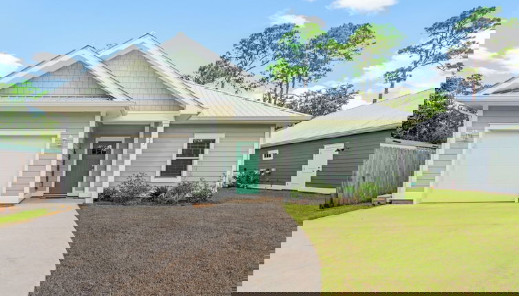 Foto 1 - Pet Friendly + Great Location for Boating and The Beach!
