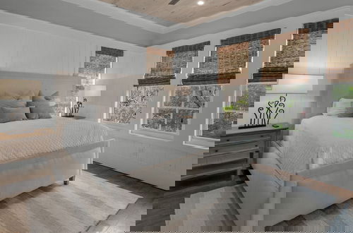 Foto 8 - Sleep up to 20 - 2 Homes Side by Side - Gated Community w/ Community Pool!