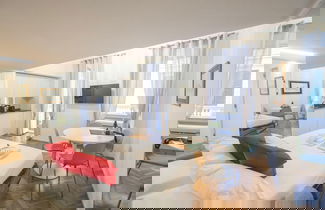 Photo 1 - Spanish Steps Romantic Nest With Balcony