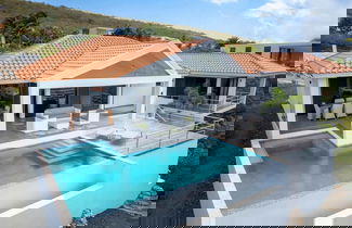 Foto 2 - Modern Vibrant Villa With Terrace Private Pool