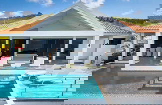 Foto 3 - Modern Vibrant Villa With Terrace Private Pool