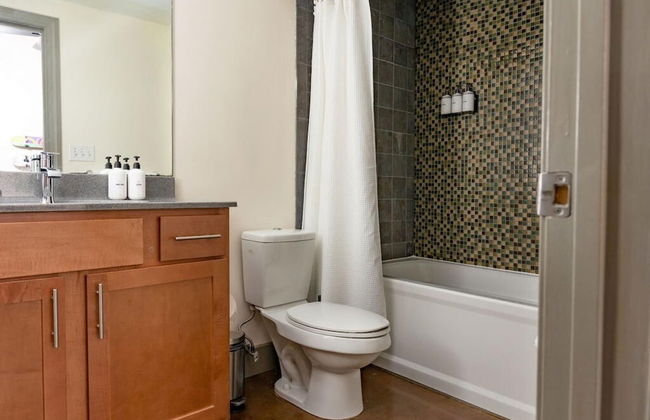 Stunning 2 BR Loft Smack in the Heart of Downtown - Photo 6