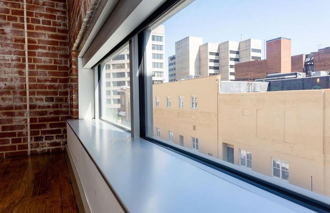 Stunning 2 BR Loft Smack in the Heart of Downtown - Photo 3