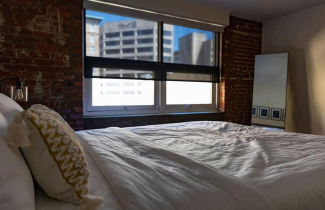 Stunning 2 BR Loft Smack in the Heart of Downtown - Photo 25
