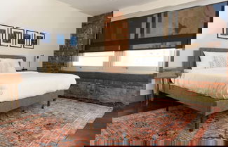 Foto 2 - Stunning 2 BR Loft Smack in the Heart of Downtown