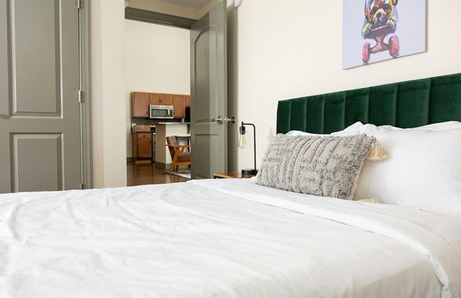 Stunning 2 BR Loft Smack in the Heart of Downtown - Photo 14