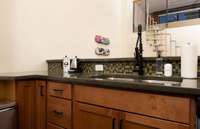 Stunning 2 BR Loft Smack in the Heart of Downtown - Photo 27