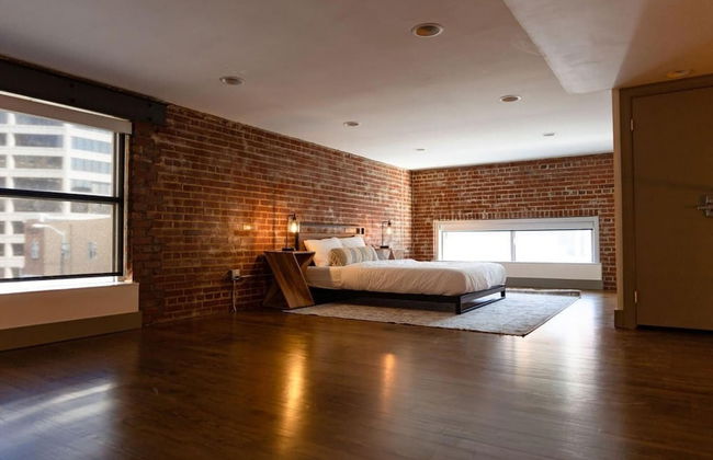 Stunning 2 BR Loft Smack in the Heart of Downtown - Photo 7