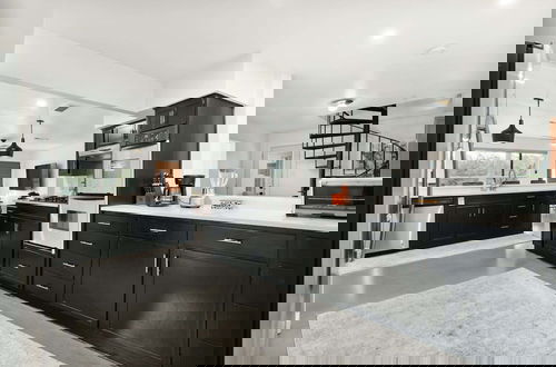 Foto 9 - 4 Bedroom Near Soco With a Private Pool & Sauna