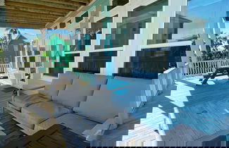 Foto 3 - Beachside Paradise Retreat With Luxury