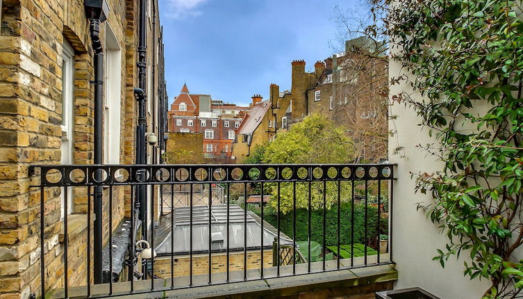 Photo 1 - Pont Street Mews Townhouse