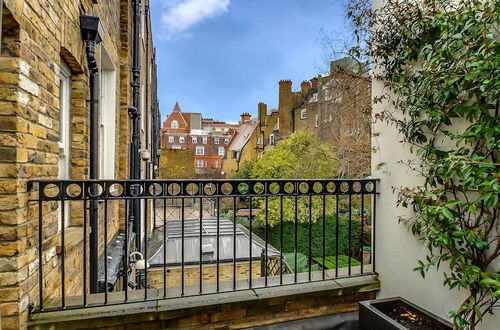 Photo 1 - Pont Street Mews Townhouse