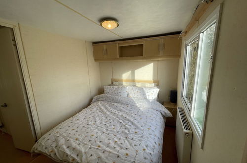 Foto 7 - Captivating 2-bed Static Caravan in Holyhead