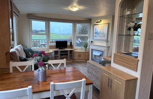 Captivating 2-bed Static Caravan in Holyhead - Foto 1