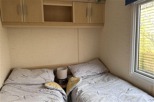 Foto 9 - Captivating 2-bed Static Caravan in Holyhead